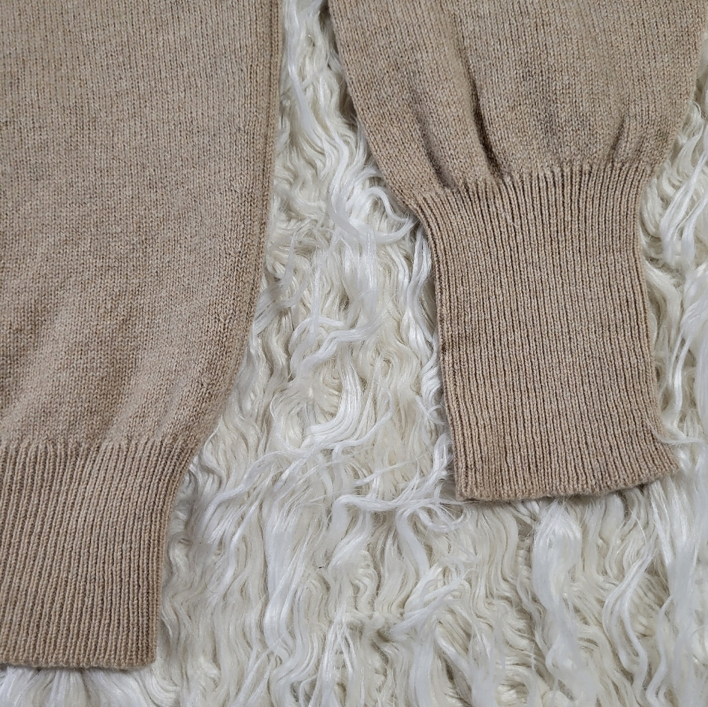 J. McInerney, Ltd. Lambswool V-Neck Sweater Made in Hawick Scotland Size 46 - Picture 6 of 15